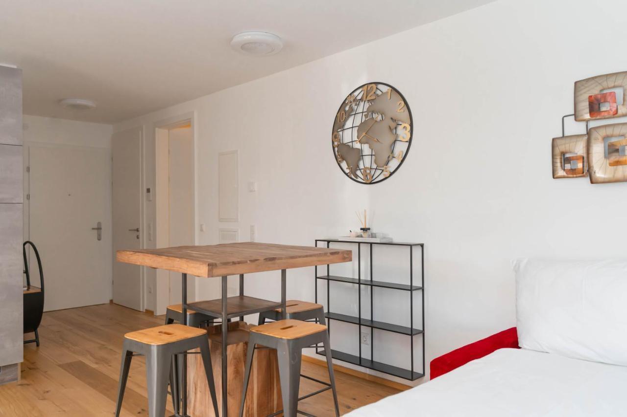 Luxurious Apartment With Big Balcony Near City Center Wina Bagian luar foto