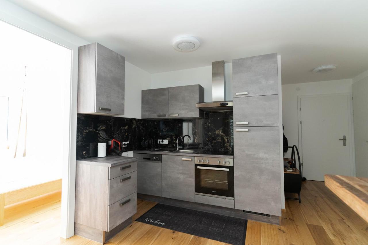 Luxurious Apartment With Big Balcony Near City Center Wina Bagian luar foto