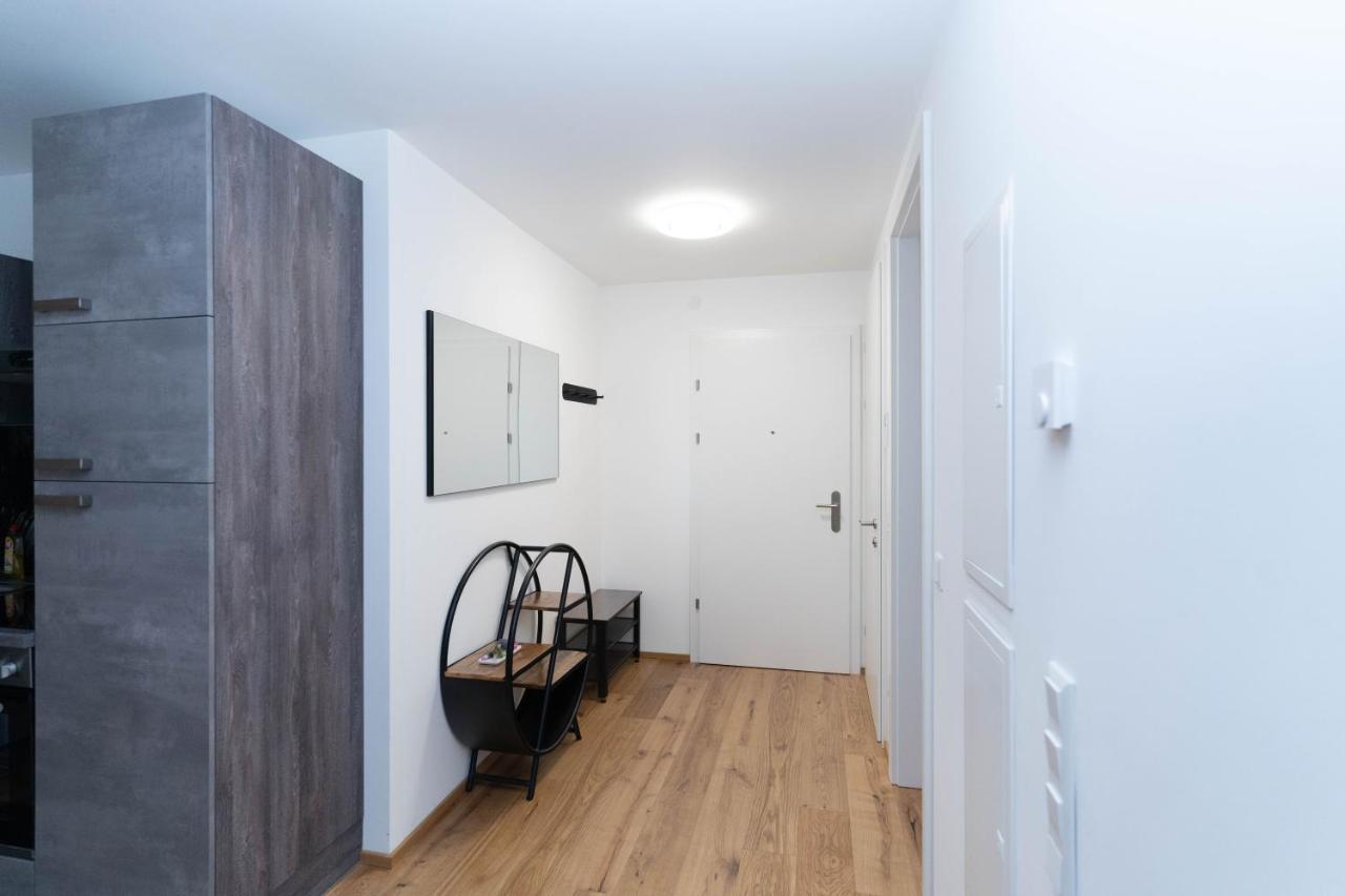 Luxurious Apartment With Big Balcony Near City Center Wina Bagian luar foto