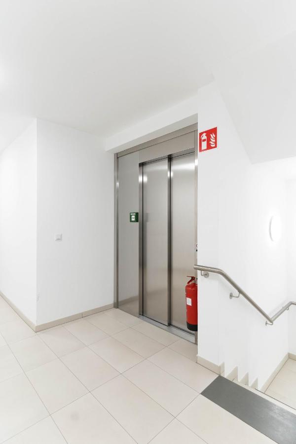 Luxurious Apartment With Big Balcony Near City Center Wina Bagian luar foto