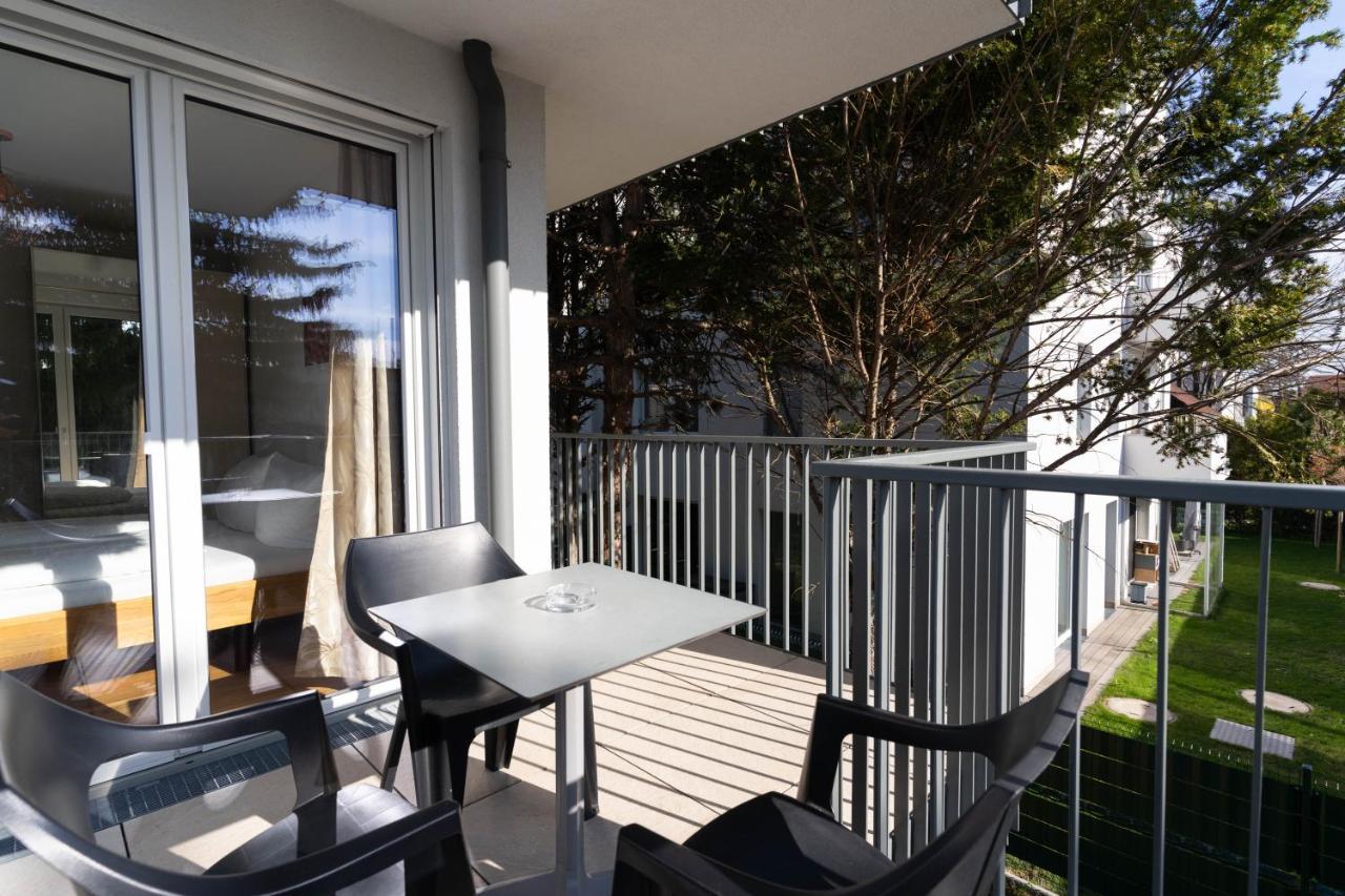Luxurious Apartment With Big Balcony Near City Center Wina Bagian luar foto