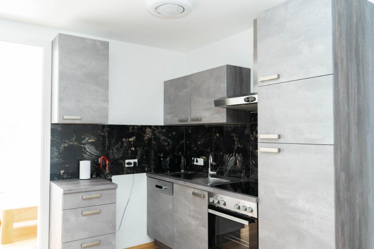 Luxurious Apartment With Big Balcony Near City Center Wina Bagian luar foto